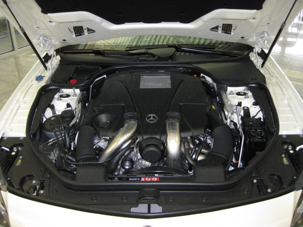 2013 V8 Engine Mercedes-Benz